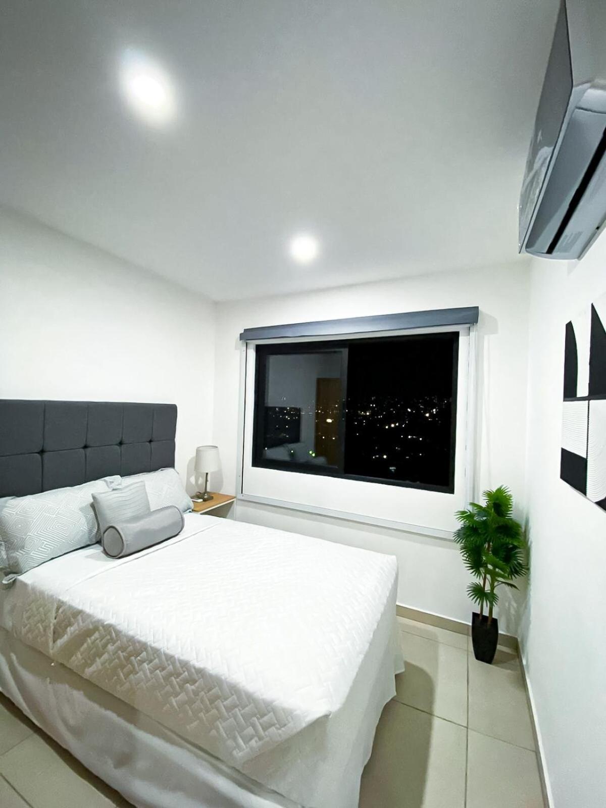 Silvertop - A Magical With Great View * San Salvador