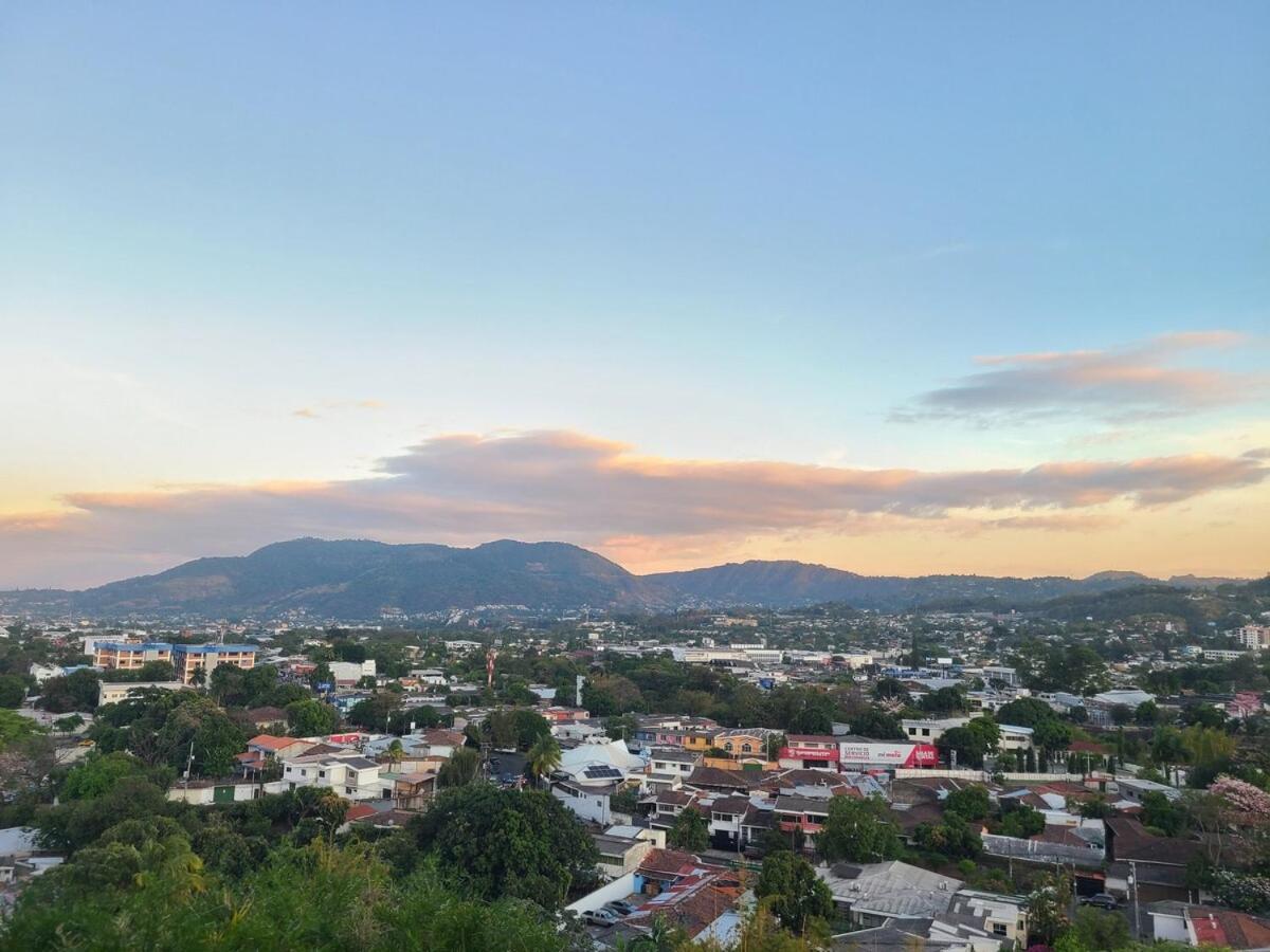 Silvertop - A Magical With Great View San Salvador