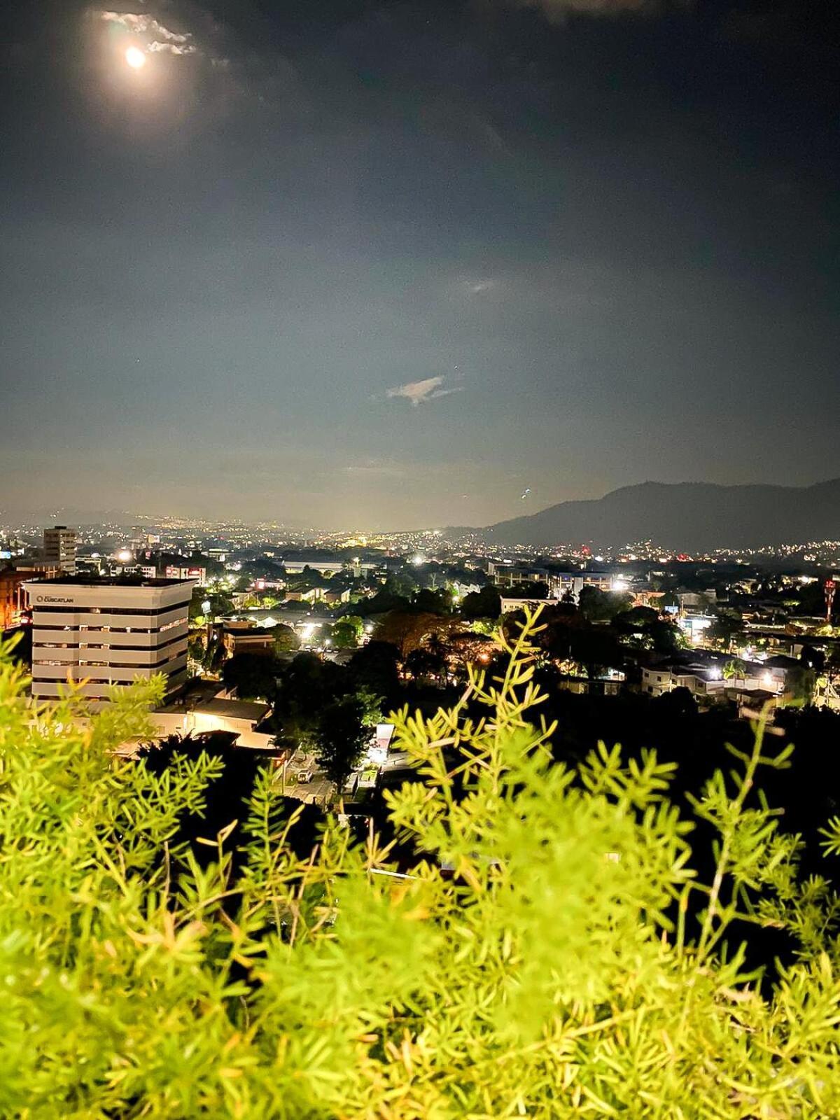 Silvertop - A Magical With Great View San Salvador